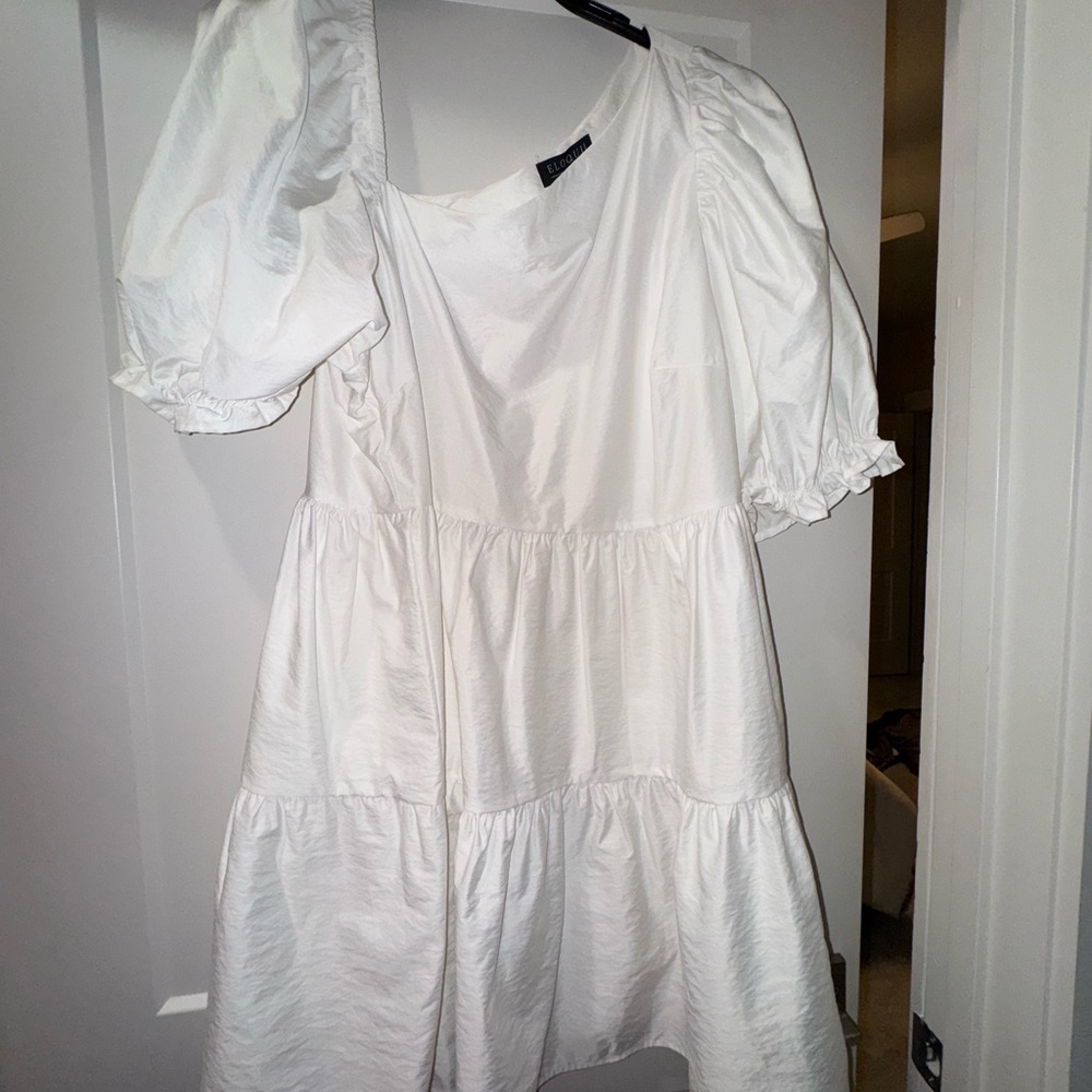 White puff sleeve dress